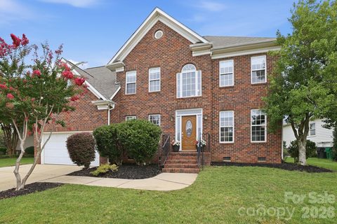 12415 Oakbriar Lane pending home in The Crossings, Charlotte, NC