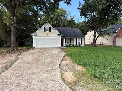 2615 Robyns Glen Drive pending home in Robyns Glen, Charlotte, NC