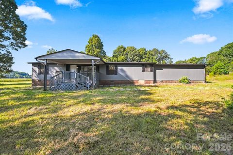 2947 S Nc 16 Highway active home in Wilson Woods, Newton, NC