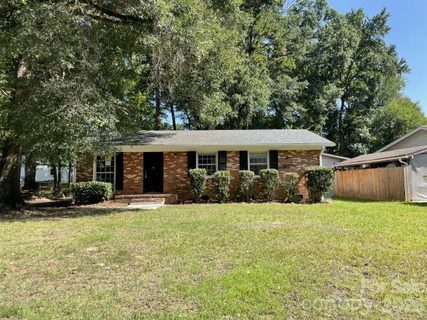 909 Carrington Drive active home in Cherokee Forest, Charlotte, NC