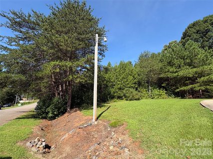 127 S Yadkin River Road pending home in River Run, Statesville, NC