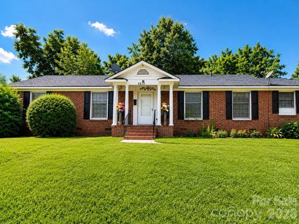 6834 Woodstream Drive active home in Starmount, Charlotte, NC