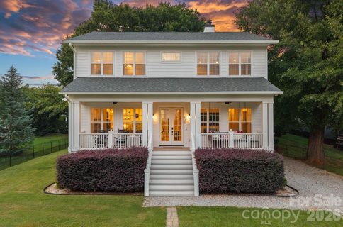 135 Surfside Lane pending home in Commodore Peninsula, Mooresville, NC
