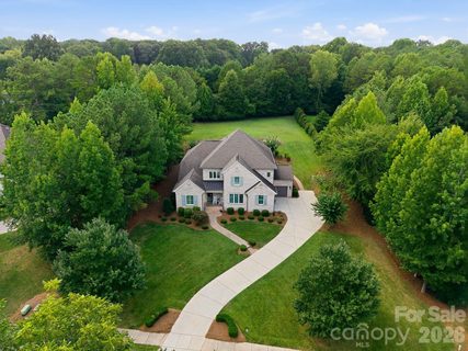 13528 Castleford Drive pending home in Cheval, Charlotte, NC