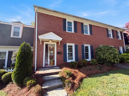 8042 Regent Park Lane active townhome in Sharon South, Charlotte, NC