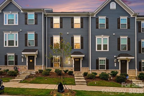 2405 Autumn Olive Lane active home in Stone Creek Townhomes, Matthews, NC