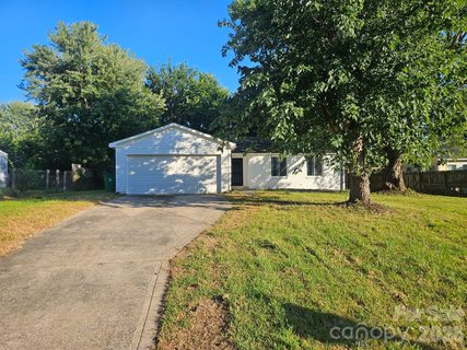 2526 Nickelridge Court active home in Twelve Oaks, Charlotte, NC