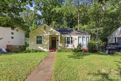 2316 Kingsbury Drive active home in Chantilly, Charlotte, NC