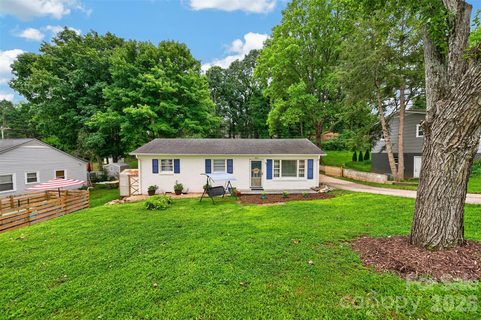 1063 14th Avenue pending home in Forest Hills, Hickory, NC