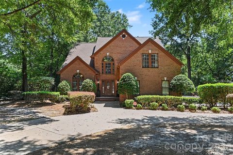5625 Weddington Road active home in The Woodlands, Concord, NC