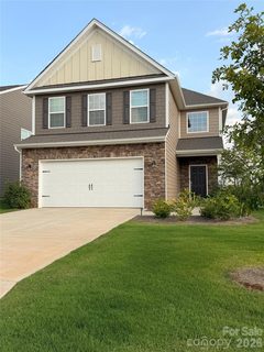 1553 Turkey Roost Road active home in Elizabeth, Fort Mill, SC