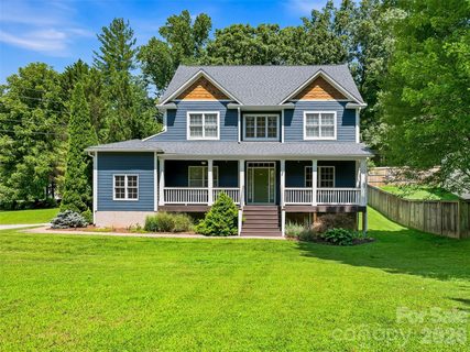 5 Amelia Court active home in White Oak Grove, Arden, NC
