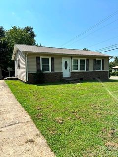 601 E Saunders Avenue active home in Eastview Heights, Newton, NC
