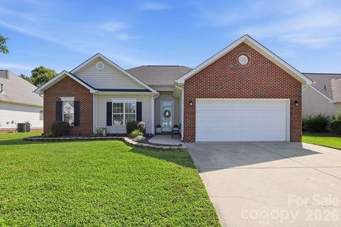 1005 Coral Bell Court pending home in Wincrest, Monroe, NC