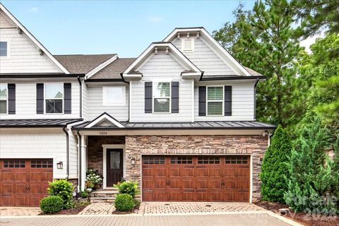 5804 Barrowlands Court pending townhome in Sharon Arbors, Charlotte, NC