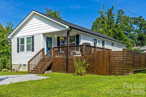 Homes in Edgewood, Hendersonville