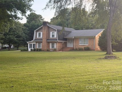 3401 Tracelake Drive active home in Windrow Estates, Matthews, NC