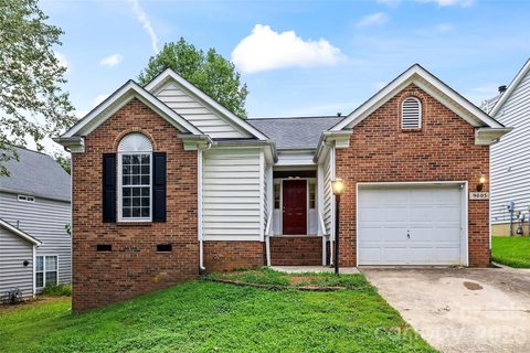 9005 Little Hampton Place active home in Cambridge, Charlotte, NC
