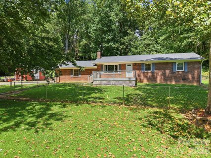 339 Indian Hills Loop pending home in Indian Hills Estates, Waynesville, NC
