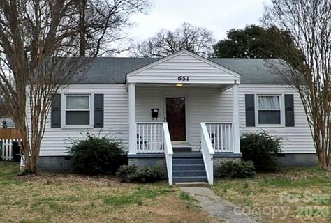651 Melbourne Court pending home in Sedgefield, Charlotte, NC