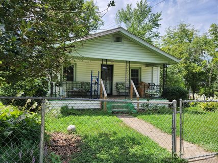 198 Fayetteville Street pending home in Park View, Asheville, NC