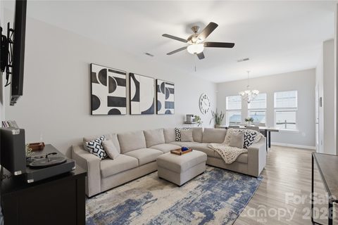 5836 Pisgah Way active home in Stonebrook, Charlotte, NC