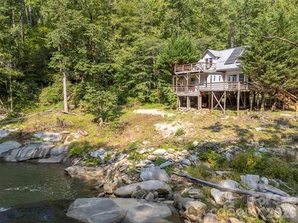 1008 Hardison Falls Trail pending home in Hardison Estate, Hendersonville, NC