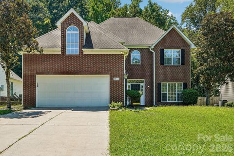 1916 Wilrose Place active home in Thornblade Hills, Matthews, NC