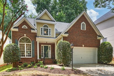 1912 Dearmon Drive pending home in Midwood, Charlotte, NC