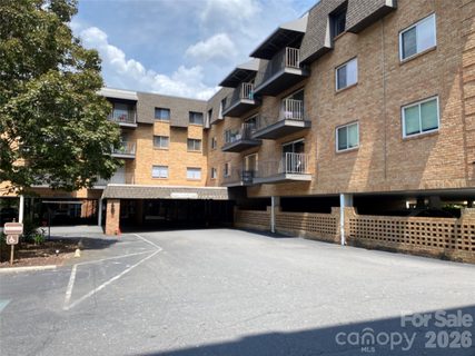 1323 Queens Road
