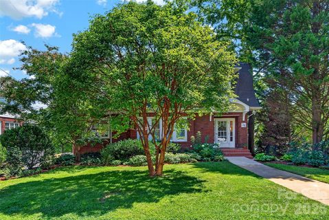 36 Mount Vernon Circle active home in Colonial Place, Asheville, NC