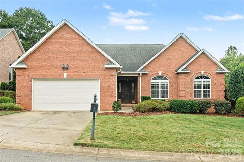 122 Hazeltine Court active home in Crescent Golf And Country Club, Salisbury, NC