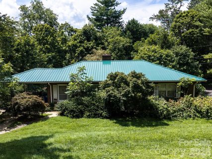 150 Stratford Road active home in Lakeview Park, Asheville, NC