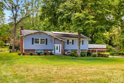 1130 24th Avenue Place active home in Eastview Acres, Hickory, NC
