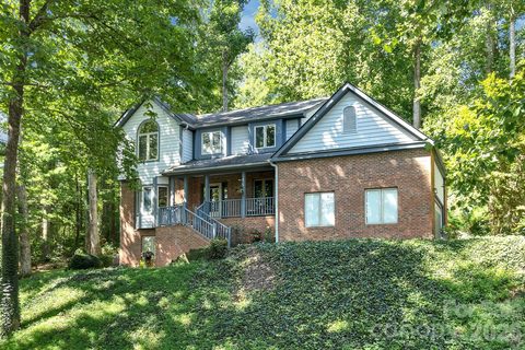 25 Weston Heights Drive active home in Weston Heights, Asheville, NC