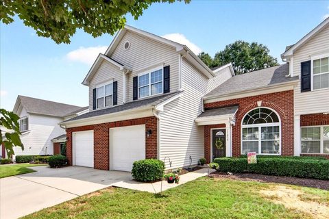 11638 Stockdale Court pending townhome in Carolina Crossing, Pineville, NC