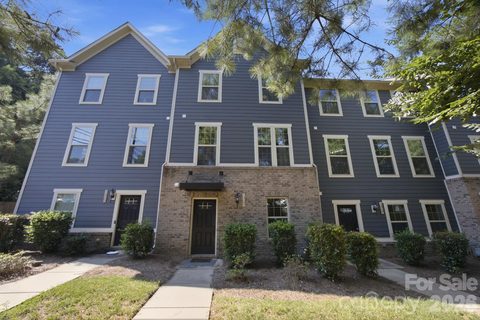 1321 Queen Lyon Court active townhome in Morningside Mews, Charlotte, NC