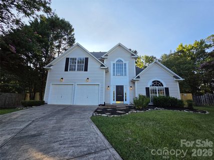 8800 Cavonnier Lane pending home in Walden Ridge, Charlotte, NC