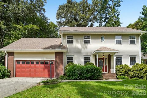 506 Fox Hollow Lane pending home in Mills Pointe, Mills River, NC