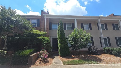 6727 Constitution Lane pending townhome in Olde Georgetowne, Charlotte, NC