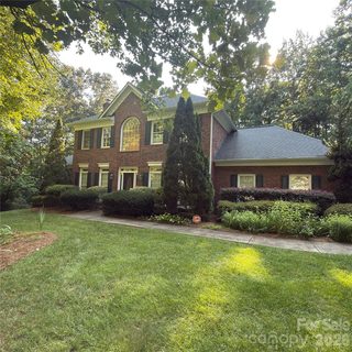 8805 Crosstimbers Drive pending home in Stone Mountain, Charlotte, NC