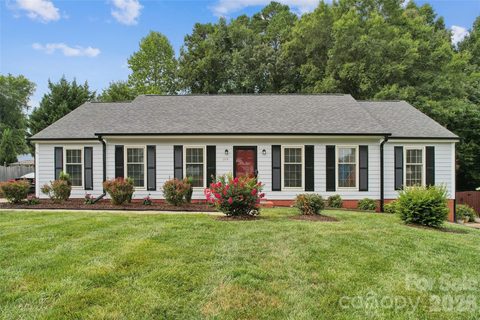 2114 Varden Court active home in Heather Glen, Charlotte, NC