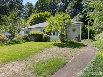 28 Arthur Road active home in Malvern Hills, Asheville, NC