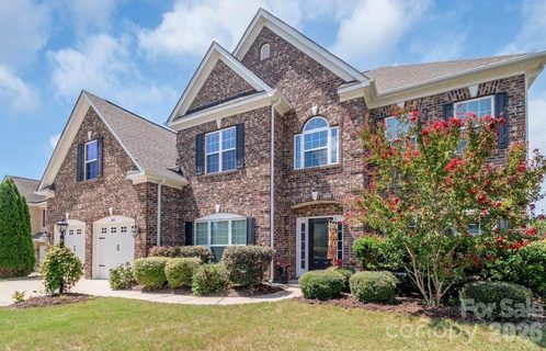 2083 Topaz Plaza pending home in Waterford On The Rocky River, Davidson, NC
