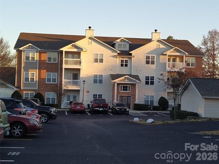 10518 Hill Point Court active condo in Hyde Park, Charlotte, NC