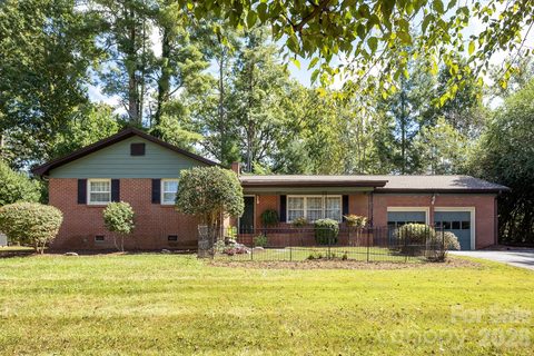 224 Lyndale Road active home in Claude Kilpatrick, Hendersonville, NC