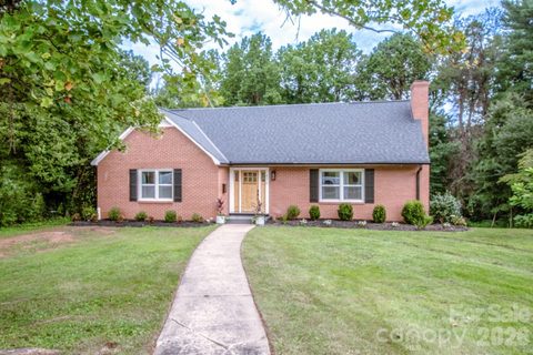 Homes in Oakland Heights, Statesville