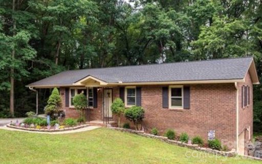 15 Horseshoe Drive pending home in Town And Country Estates, Hendersonville, NC