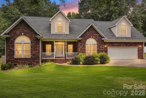 1524 Garrett Landen Drive active home in Garretts Landing, Clover, SC