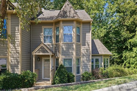 13820 Queens Harbor Road active townhome in The Yachtsman, Charlotte, NC